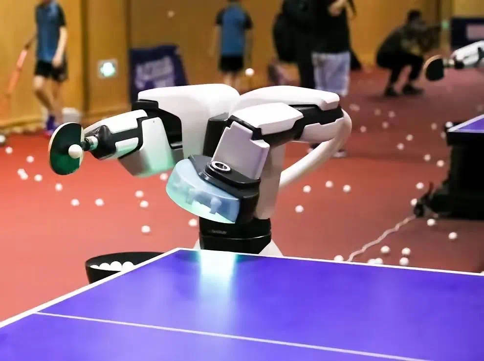 新乐体｜《秧BOT》火爆全网 开启人形机器人体育新纪元(图1)