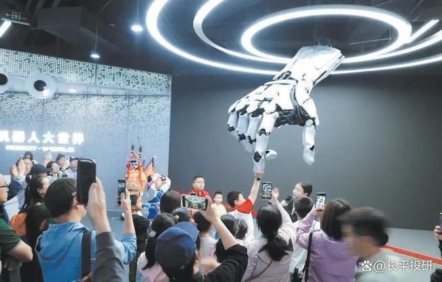 人形机器人运动会来了光跑步不行还得跳高跳远踢足球当分拣员(图3)