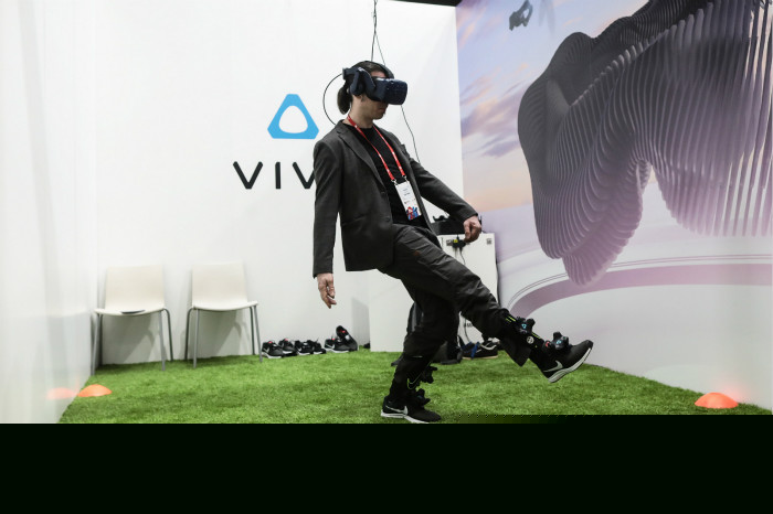 剧版《三体》“V装具”提供商KAT VR CEO庞晨：自然行走技术是视觉和手部交互的重要补集财专访(图1)