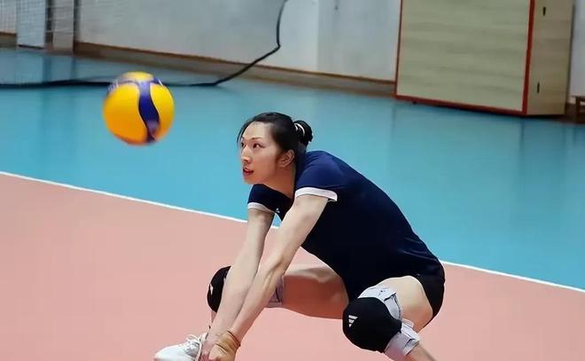 中国女排抵泰！冯坤亲自接机赵勇亮出最后底牌(图2)