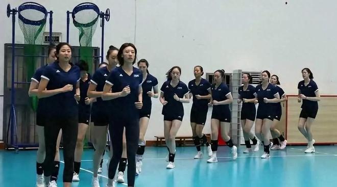 中国女排抵泰！冯坤亲自接机赵勇亮出最后底牌(图1)