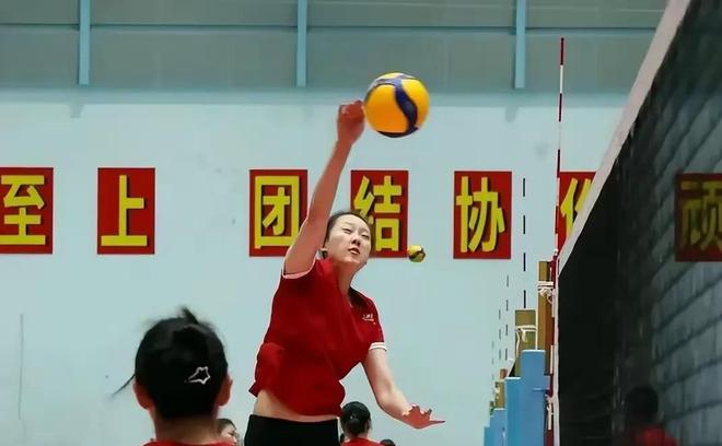 中国女排抵泰！冯坤亲自接机赵勇亮出最后底牌(图6)