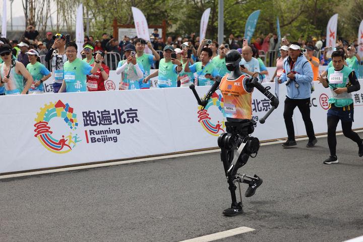 “破茧进化” 竞逐赛场——北京机器人产业加速崛起(图7)