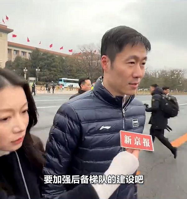 王励勤亲自透露！要用AI助力国乒了携手刘国梁现身两会(图6)