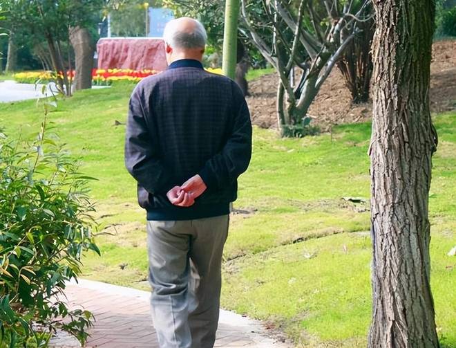 人活多久看走路就知道？寿命短的人走路一般会出现这7个特征(图3)