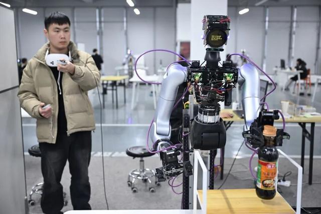 逐际动力取得人形机器人原地动作控制策略网络训练方法专利(图1)