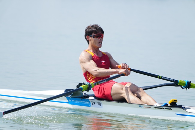 劈波斩浪展风采！荣县籍赛艇运动员谷建滔勇夺全国赛艇冠军赛金牌(图2)