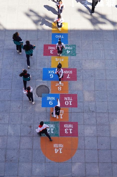 包融深一度｜逐光而行 向健而动 看“三个体系”如何绘就健康育人新答卷(图1)