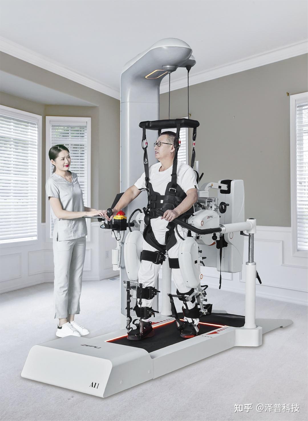 上海60多岁老人仅靠鼻饲管进食机器人帮助2个月后：能自己吃饭了还能借助助行器独立行走！康复机器人进家庭快了！(图1)