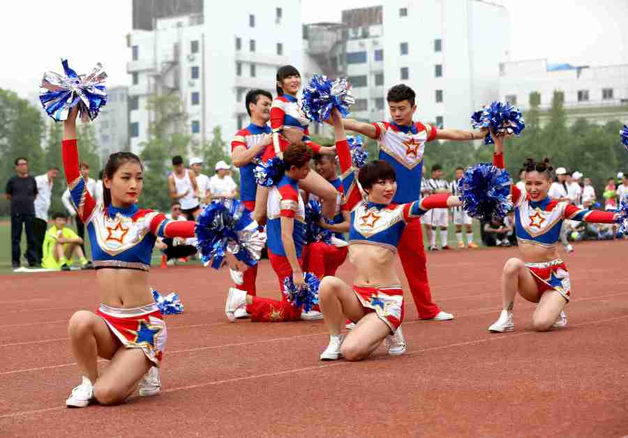 韩国擦边“饭拍”蔓延摄影者将镜头对准啦啦队员走光瞬间牟利(图1)
