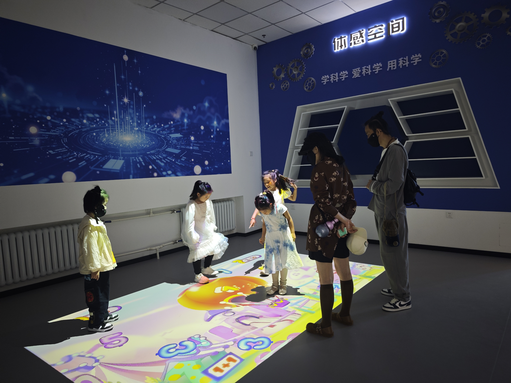 献礼全国科技活动周！哈尔滨科学宫焕新重启公益解锁沉浸式科普新体验(图1)