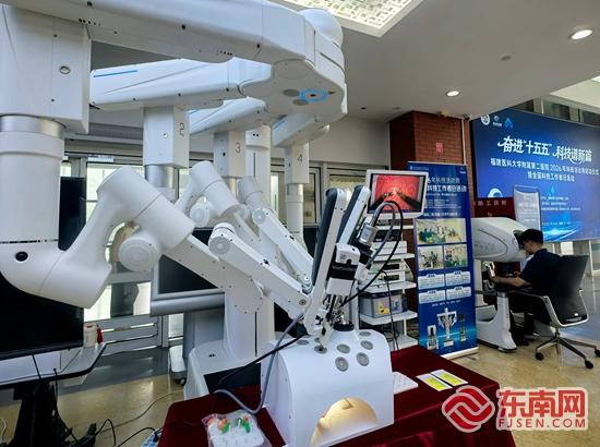 福医二院科技活动周：现场演示“意念操控”科技(图3)