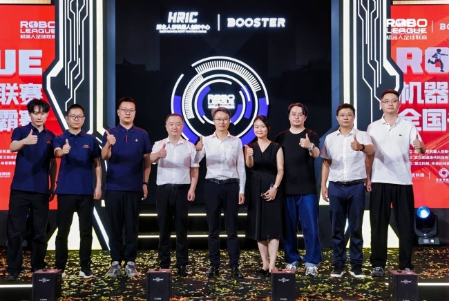 机器人踢球遥控器不见了解码2026RoBoLeague机器人足球联赛背后的产业力量(图2)