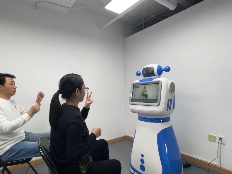 200余名香港青少年在北京完成深度创科实践训练(图1)