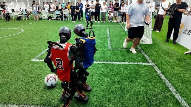 钢铁球员集结2025世界人形机器人运动会将至(图2)