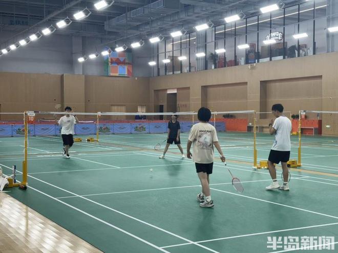 不只是场馆！“智能+专业+休闲”让健身细节感拉满！记者体验试运营中的浮山全民健身中心(图1)