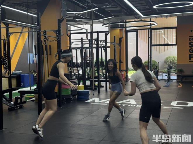 不只是场馆！“智能+专业+休闲”让健身细节感拉满！记者体验试运营中的浮山全民健身中心(图7)