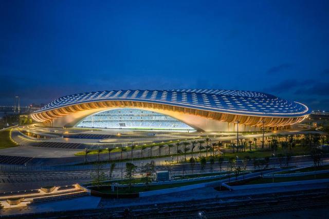 广东省足球超级联赛正赛开赛璀璨灯光点亮大湾区体育中心(图2)