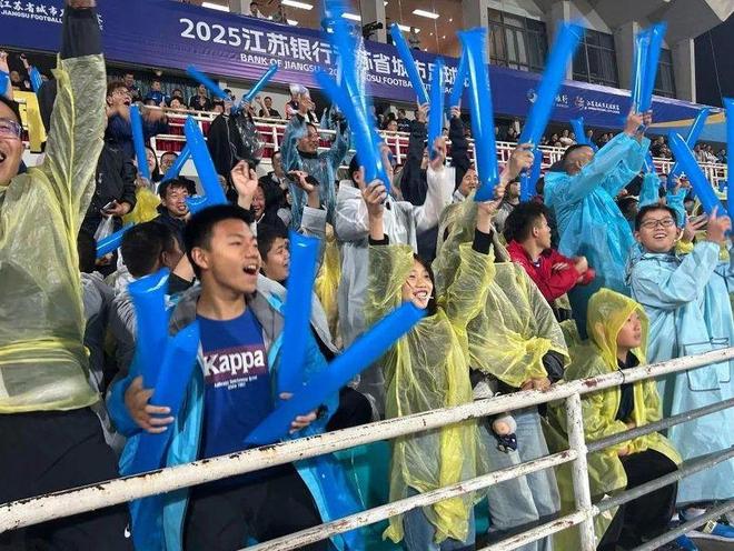 “没有假球全是世仇”！“苏超”联赛吸引全国注意又燃又搞笑(图9)