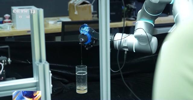 机器人足球赛夺冠秘籍大揭秘：虚拟球场练眼力 跷跷板上找平衡……(图16)