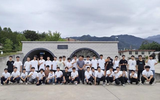 再启新征程！中铁二十局技工学校成功举办2025级新生研学活动(图4)