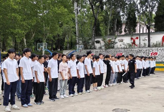 再启新征程！中铁二十局技工学校成功举办2025级新生研学活动(图1)