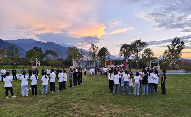 再启新征程！中铁二十局技工学校成功举办2025级新生研学活动(图7)