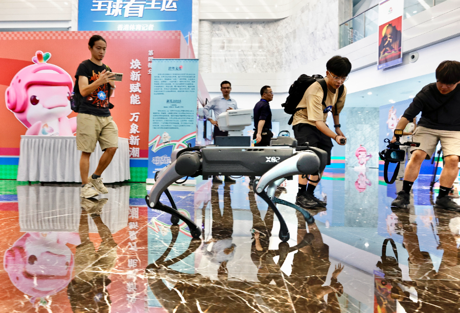 自动驾驶接驳、一键导航找座“黑科技”全方位护航十五运会(图2)