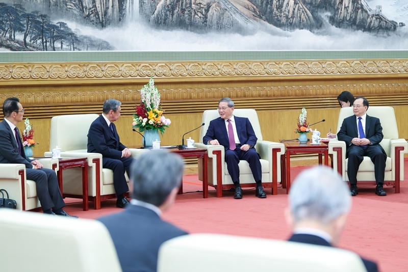 李强会见河野洋平率领的日本国际贸易促进协会访华团(图1)