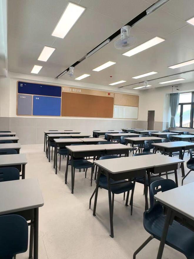 深圳多所高中新校区今启用 随时做机器人 随处扫码读书(图6)