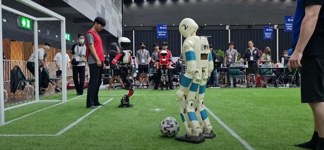 如果让RoboCup机器人训练男足出线的概率会不会大一点？(图8)