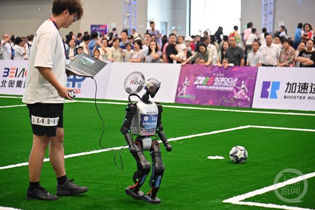 人形机器人足球赛智能科技的体育盛宴(图1)