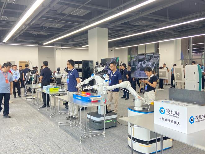机器人“总动员”长沙上演AI赋能千行百业(图5)
