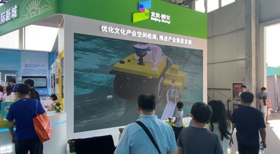 国产首款体育场划线机器人成服贸会“明星”(图2)