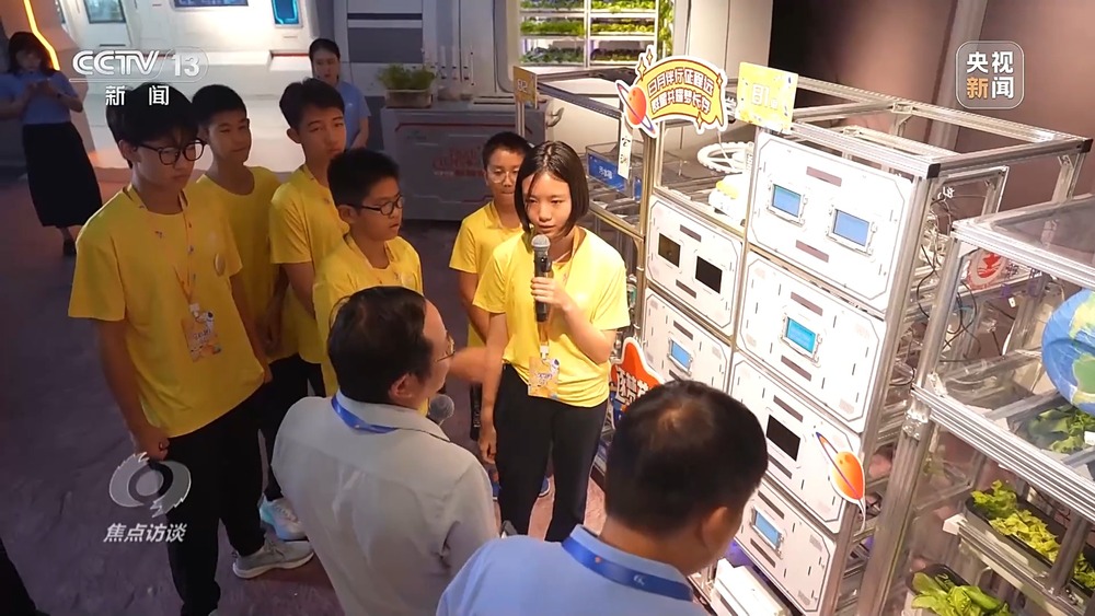 焦点访谈丨用脑波踢足球 VR体验消防救援 科普原来可以如此有趣(图5)