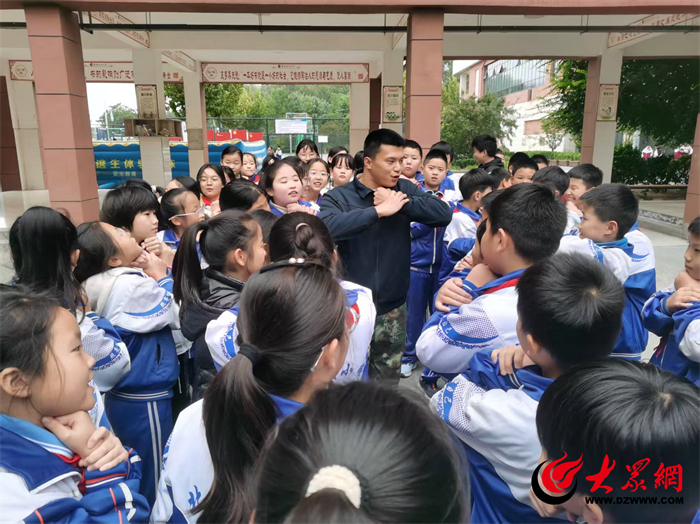 单县体验式安全教育活动走进北城小学_单县_大众网(图2)