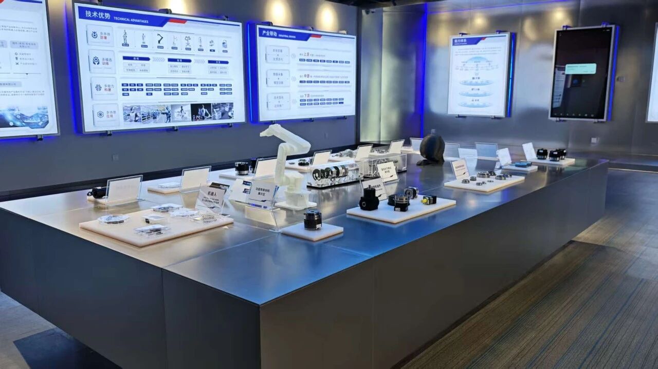 青岛市具身智能机器人公共训练场揭牌 打造产业升级新引擎(图3)