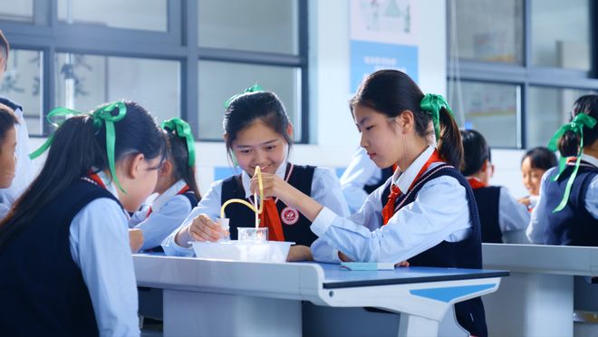 “和润”八载静待花开专访经开三小校长张海兰(图2)