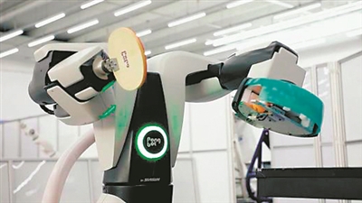 全运会拳击颁奖仪式上人形机器人惊艳亮相科技与体育的完美结合(图1)