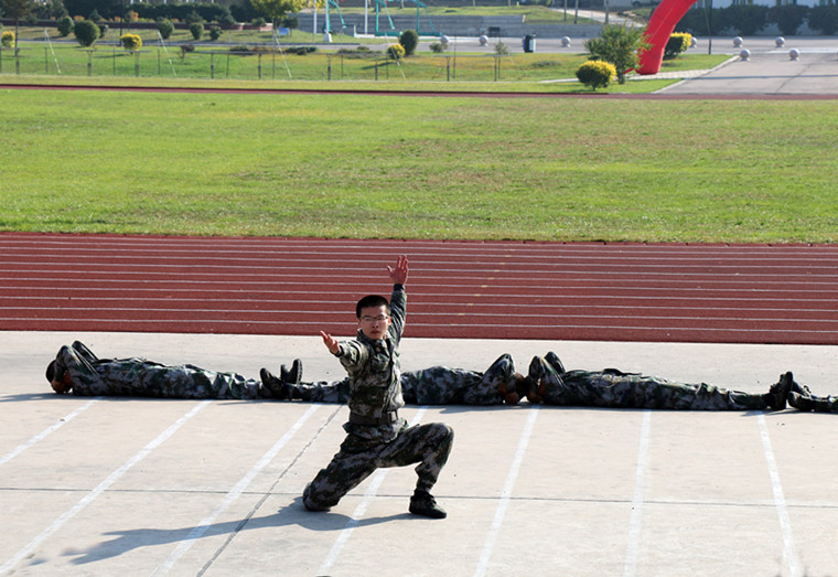从军记：学霸与武教头的“奇遇”