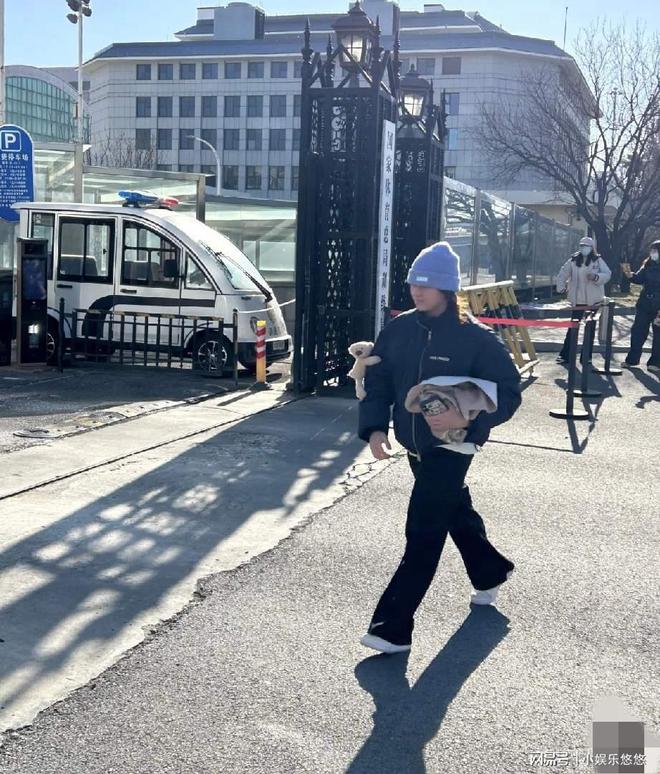 过气了？全红婵恐怕是自己打车到体育总局训练局下车时没人迎接