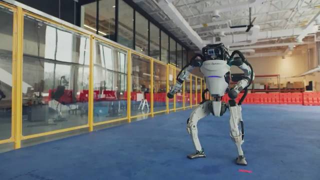 石景山人形机器人数据训练中心研学项目迎来首批小客人