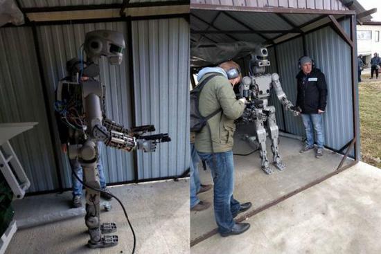 探访全国首家人形机器人7S店