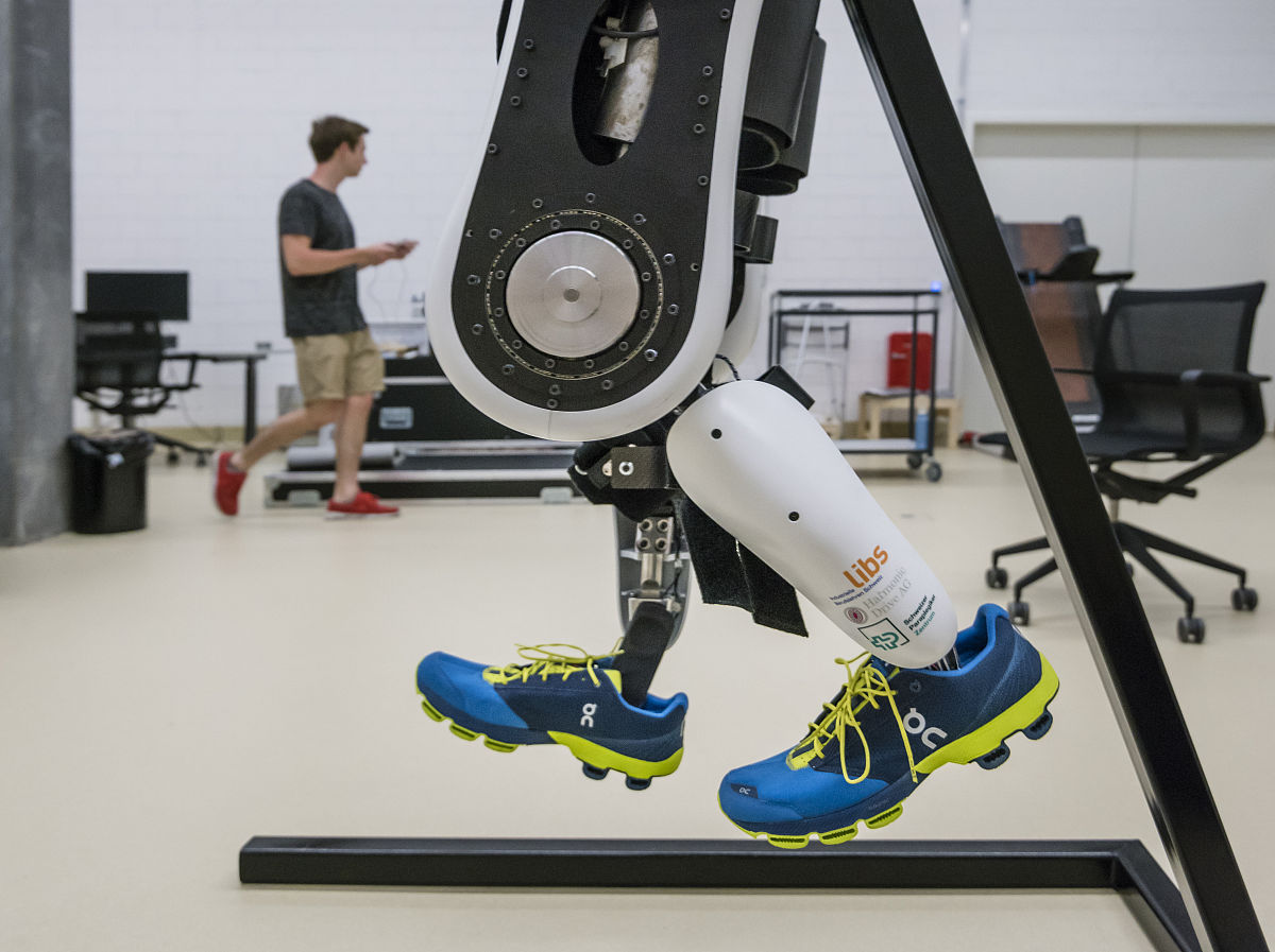 真实生产场景“搬进”大学校园首个具身智能机器人定向班将开班