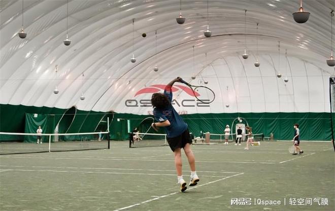 气膜网球-羽毛球综合场馆重塑城市运动空间新范式—轻空间