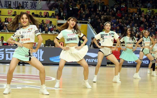 同心共育浇灌成长岁末回响共赴新程——绵阳中学实验学校高一年级“成长”贺岁篇