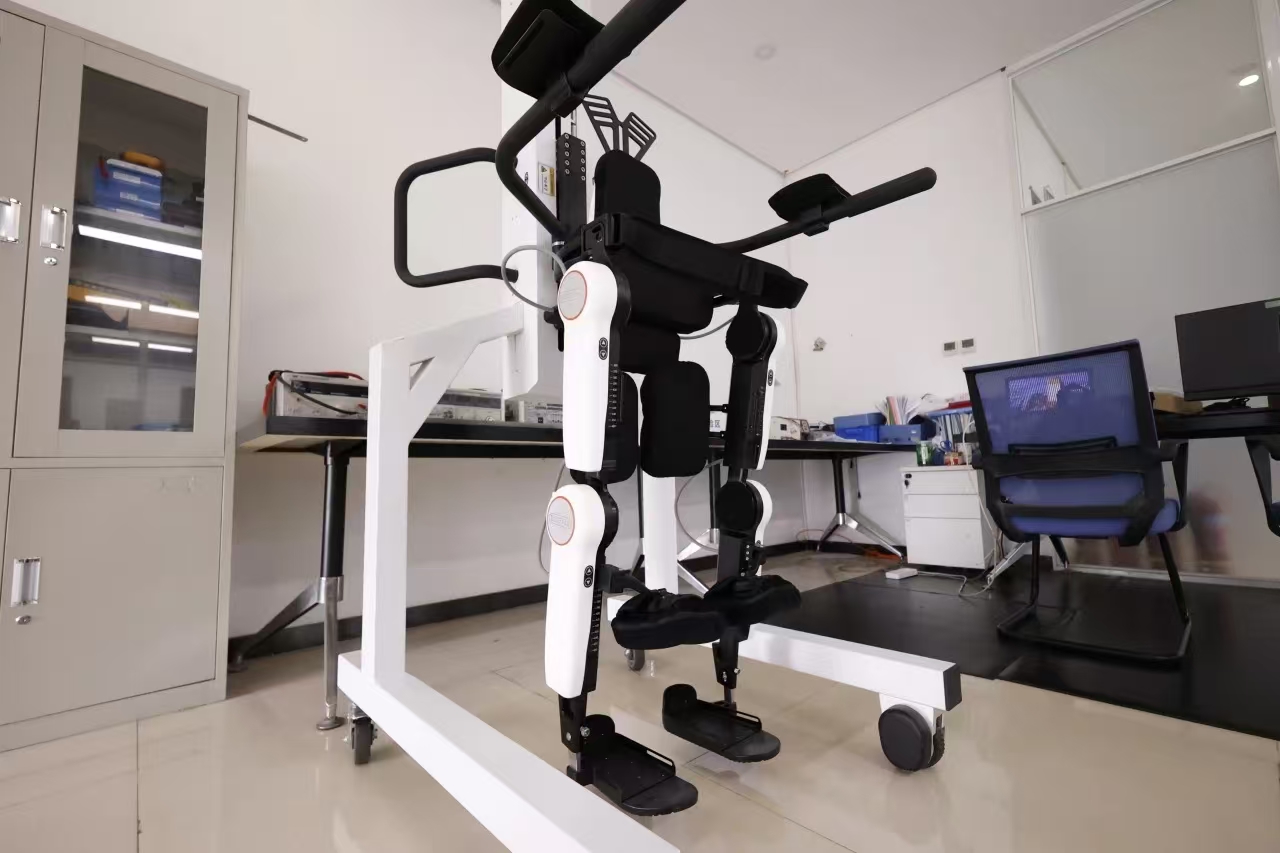 中国研究人员发明新训练方法 使机器人手灵巧度逐步接近人类水平